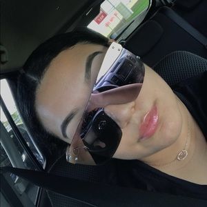 Meet your Posher, Neida